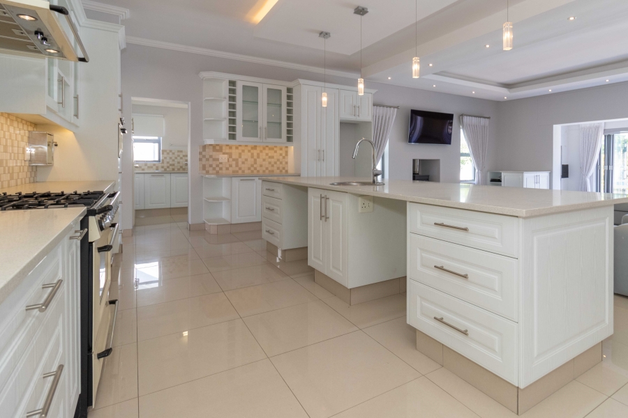 5 Bedroom Property for Sale in Val De Vie Estate Western Cape